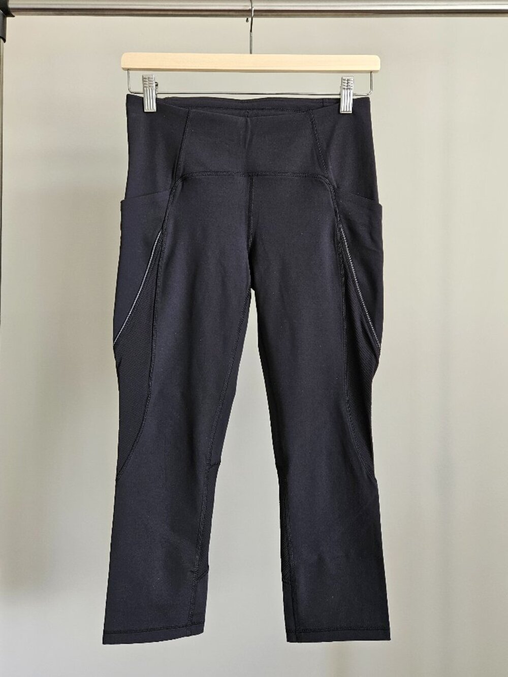 lululemon Mid-Rise Mesh Crop Leggings Black - Size 6